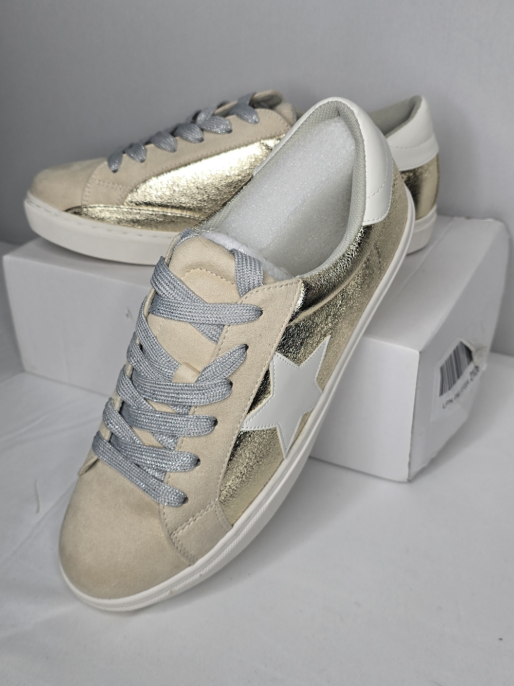 Women's Size 9 Party Podcast Metallic Gold & Beige Star Accent Sneakers NEW